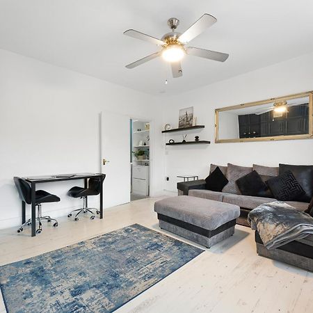 Spacious One Bedroom Private Flat In Brixton +Wifi 런던 외부 사진