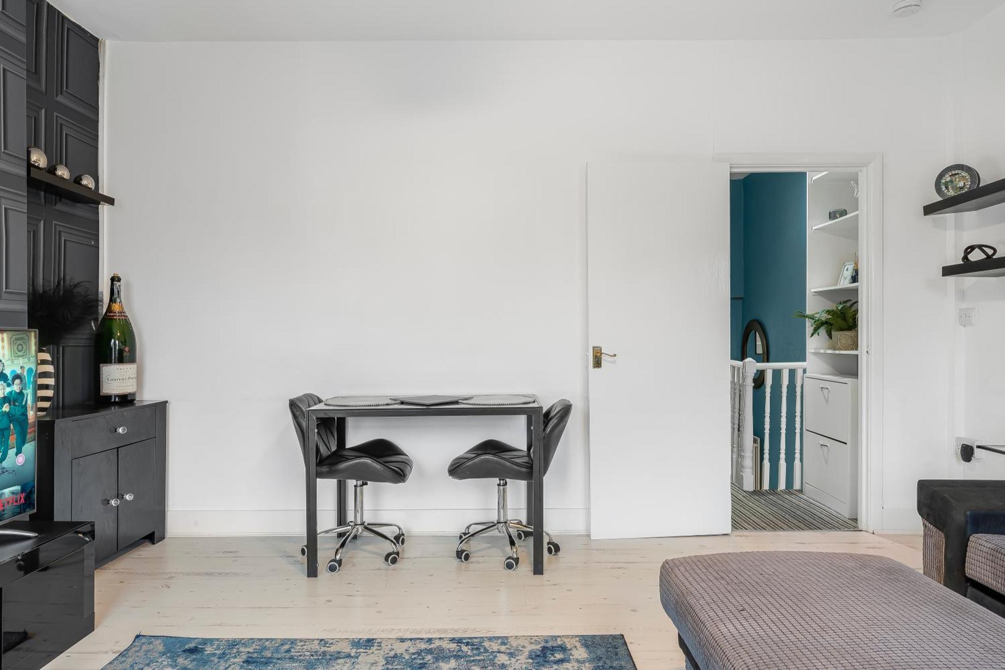 Spacious One Bedroom Private Flat In Brixton +Wifi 런던 외부 사진